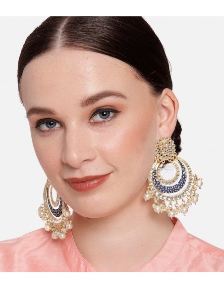 Lacquered party earrings inlaid with zircons and pearls.