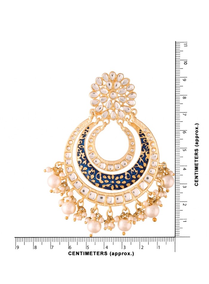 Lacquered party earrings inlaid with zircons and pearls.