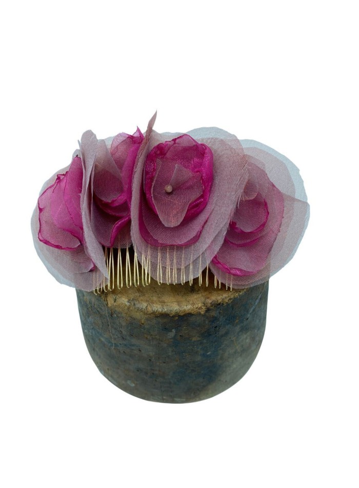 Coiffe en organza fuchsia et nude avec fleurs...