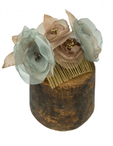 Tocado peineta de flores verdes y beige
