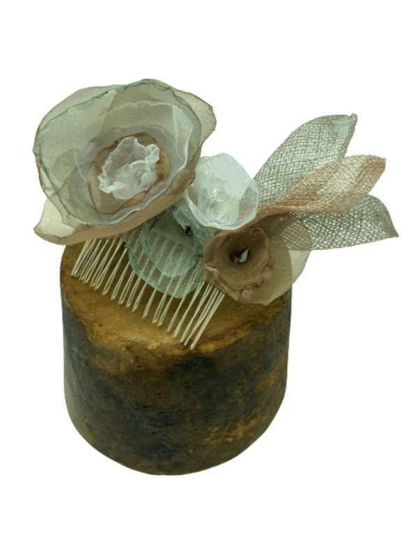 Coiffe en tulle plumeti avec sinamay