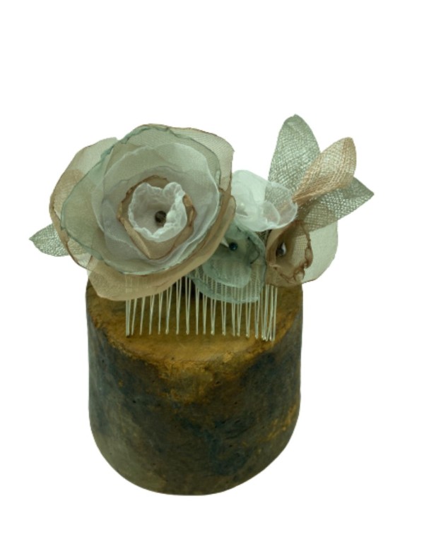 Plumeti tulle comb headpiece with sinamay 2