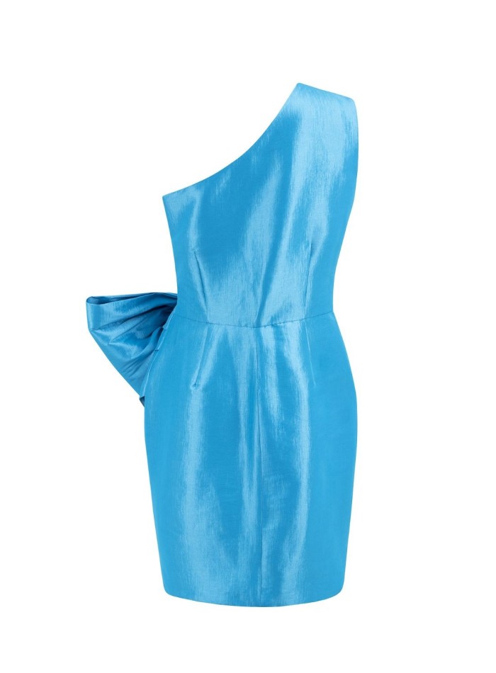 Robe courte de soirée avec encolure asymétrique...