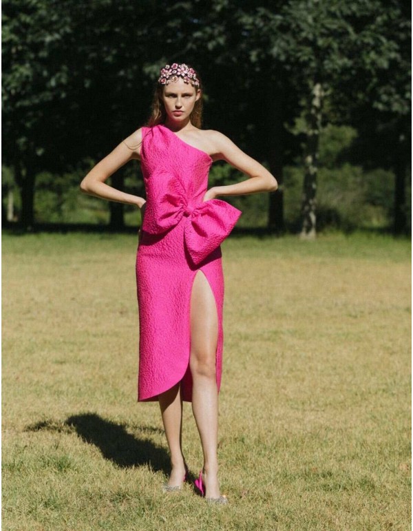 Vestido midi con lazada en la cintura y escote asimétrico