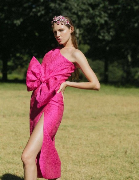 Robe midi avec nœud à la taille et encolure asymétrique