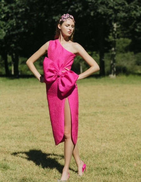 Robe midi avec nœud à la taille et encolure asymétrique