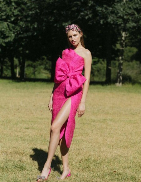 Robe midi avec nœud à la taille et encolure asymétrique