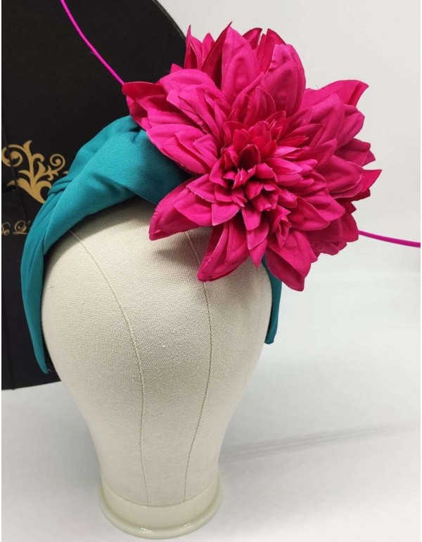 Fabric headband with knot adorned with flower