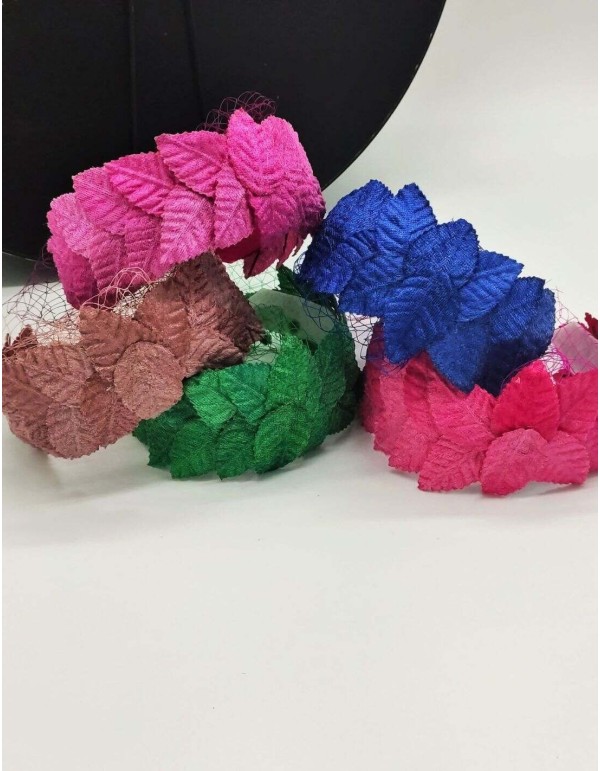 Diadema de minihojas con redecilla