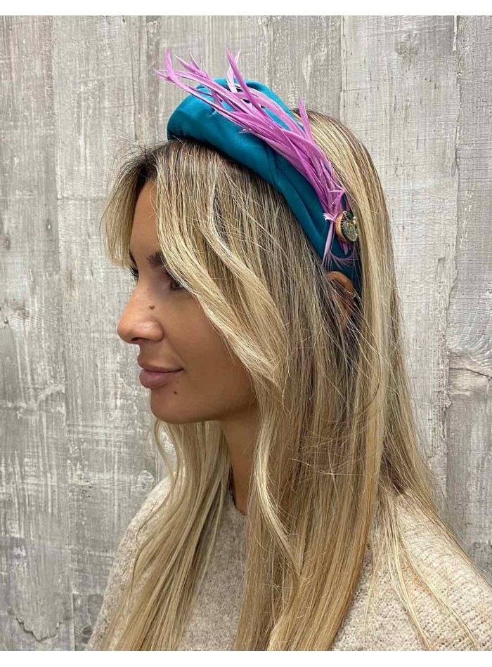 Diadema de fiesta con broche y detalles pluma