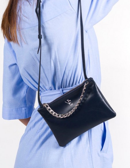 Mini bolso de piel con cadena de adorno y asa regulable