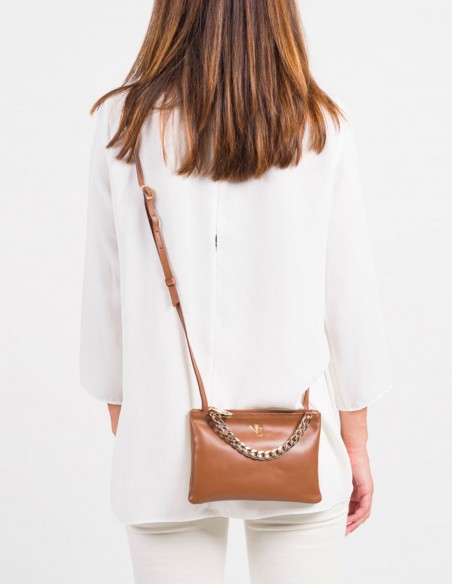 Mini bolso de piel con cadena de adorno y asa regulable