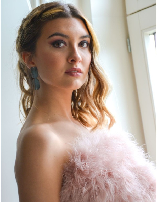 Dusty pink party top with feathers and strapless neckline 2