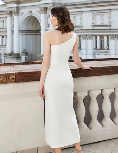 Vestido midi blanco roto escote asimétrico con abertura lateral para mamás de comunión