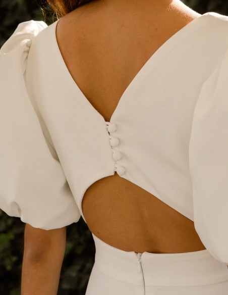 Espalda de vestido midi de novia con manga farol