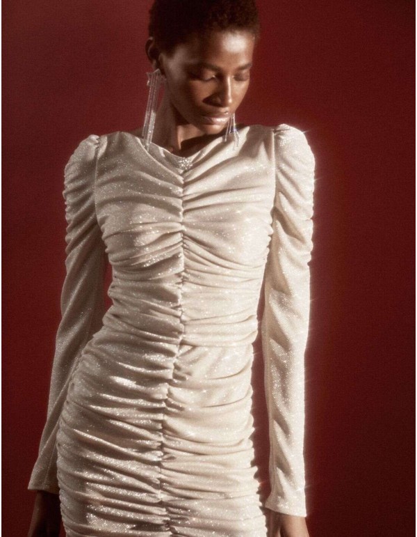 Vestido corto de fiesta drapeado en tejido brillante 2