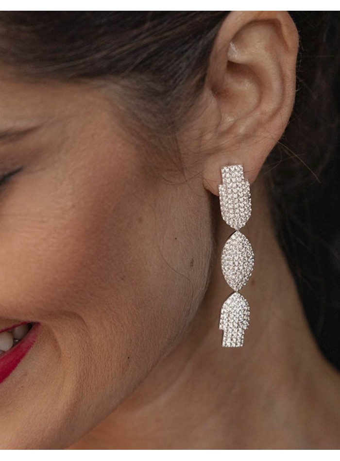 Pendientes de fiesta largos plateados con figuras de cristal incrustado-1