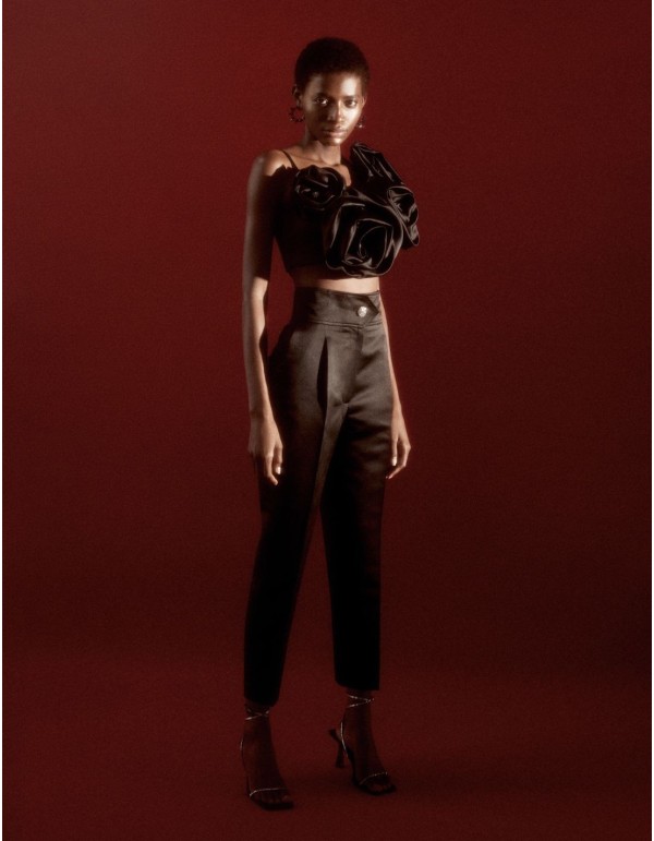 Pantalón de fiesta satinado con botón joya y cinturilla alta 2