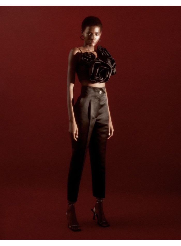 Pantalon de fête en satin avec bouton bijou et...