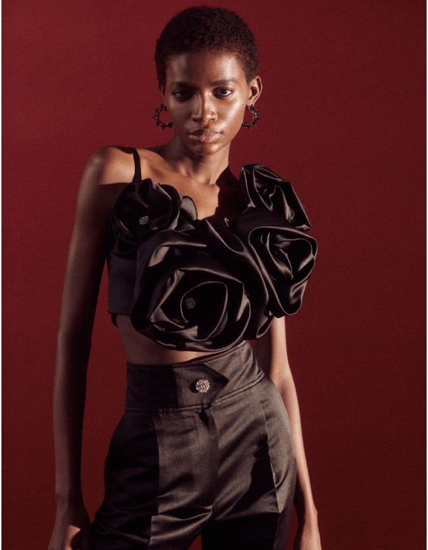 Top de fiesta satinado con maxi flores