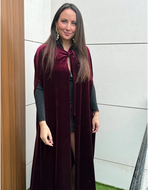 Long evening cape made of velvet for guests 2