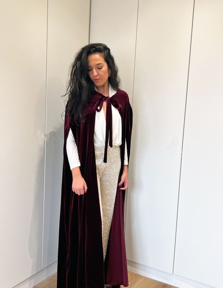 Long evening cape made of velvet for guests