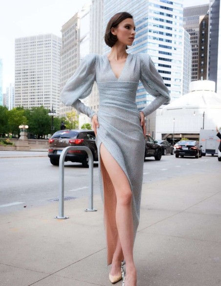 Long party dress with maxi side slit and puffed sleeves