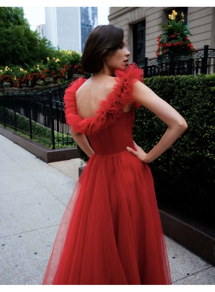 Long party dress with tulle and pleated flounces