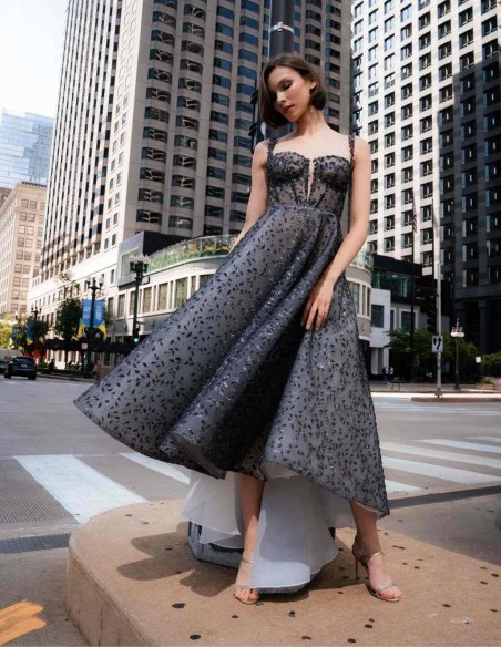 Vestido de fiesta midi con cuerpo tipo corsé y falda asimétrica con bordado brillante