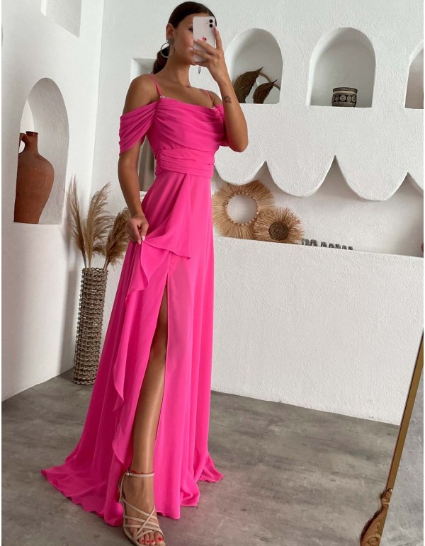 Robe longue et fluide avec encolure ornée de perles 2