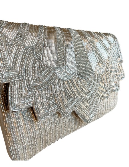 Pochette en strass blanc et argent pour les invités