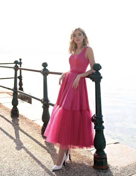 Vestido de fiesta midi falda evasé con tul y escote cuadrado