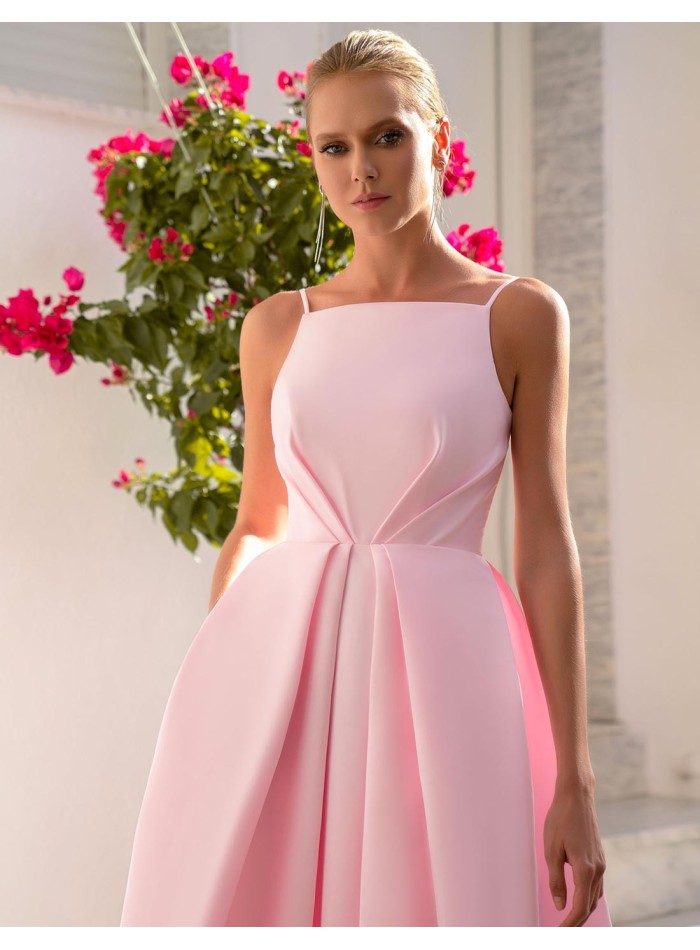Vestido de fiesta midi de tirantes con fruncido en la cintura de Emabride