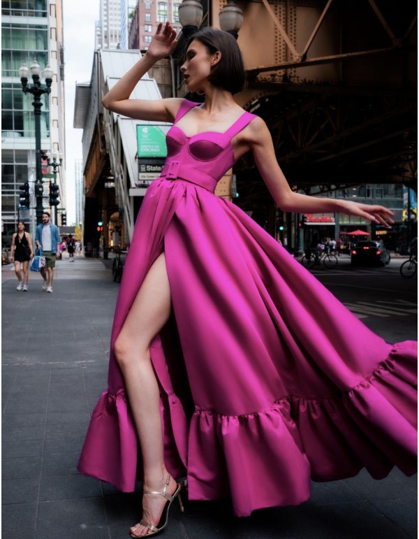 Vestido largo de fiesta con escote corazón y abertura lateral con cinturón