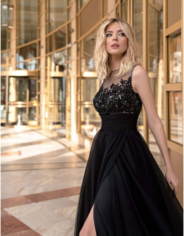 Vestido de gala con cuerpo de pedrería bordada y maxi... 2