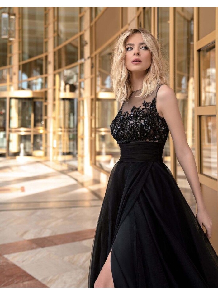Vestido de gala con cuerpo de pedrería bordada...