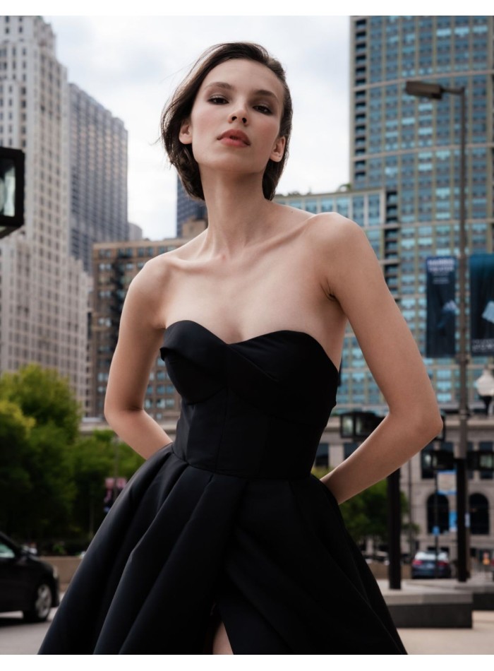 Robe longue de fête avec encolure cache-coeur...