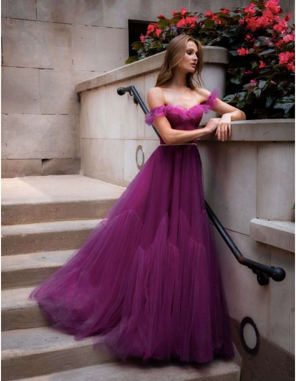 Long party dress with sweetheart neckline and shiny tulle layers