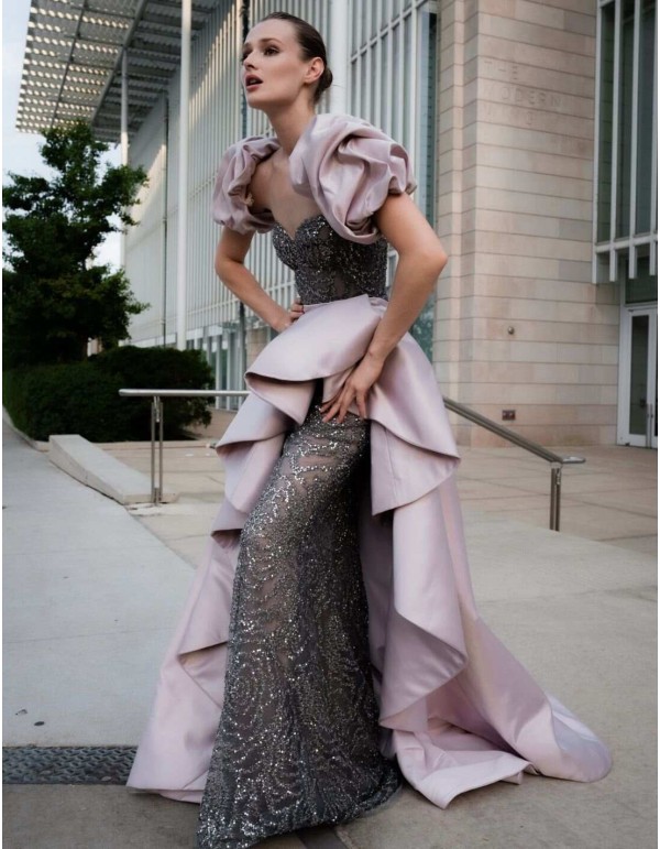 Long mermaid cut party dress with sweetheart neckline and shimmering fabric