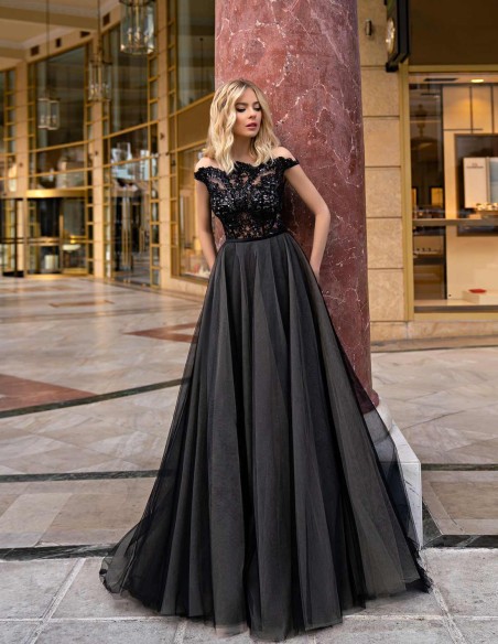 Long party dress with embroidered bodice and tulle maxi skirt