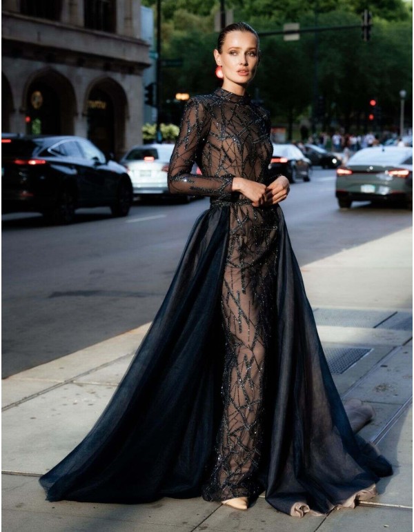 Long party dress with transparencies and sequins