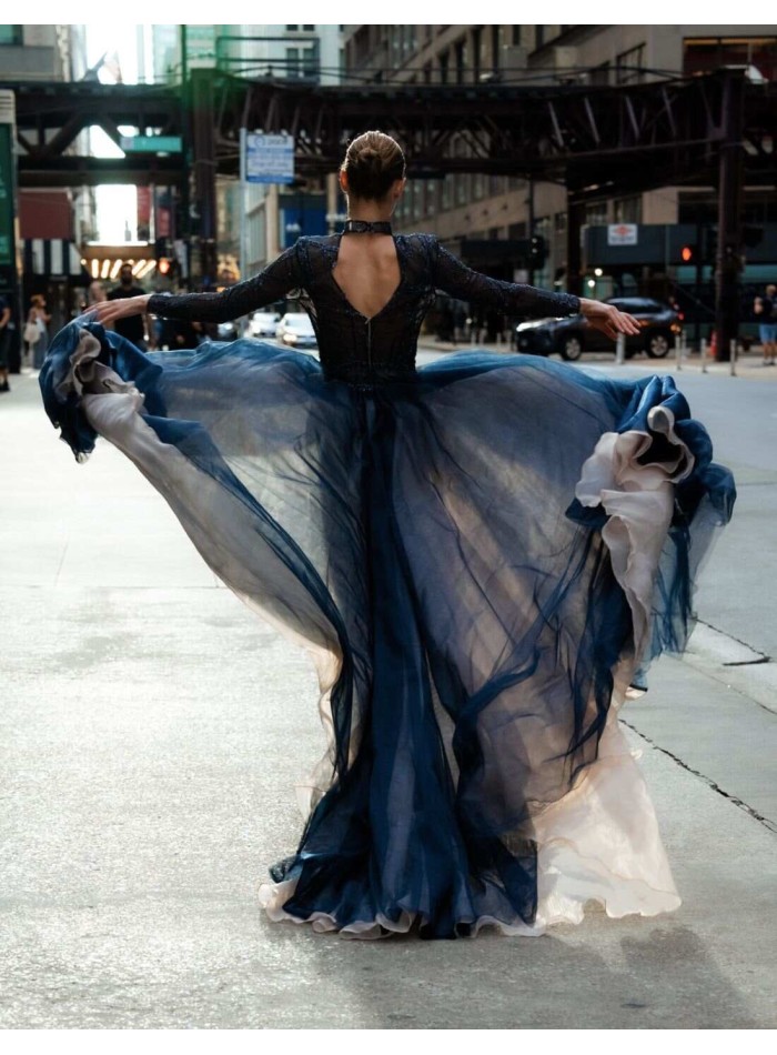 Robe longue de fête avec transparences et sequins