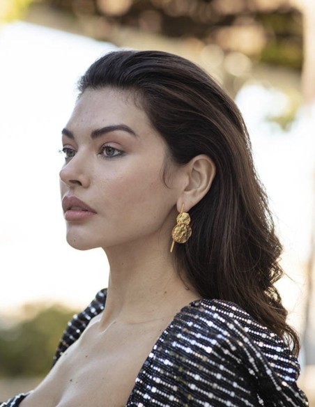 Boucle d'oreilles d'or avec cercles et texture