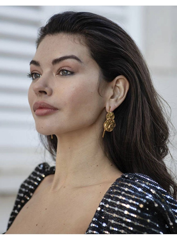 Boucle d'oreilles d'or avec cercles et texture