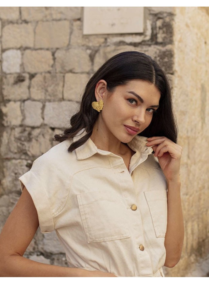 Boucle d'oreilles d'or avec relief