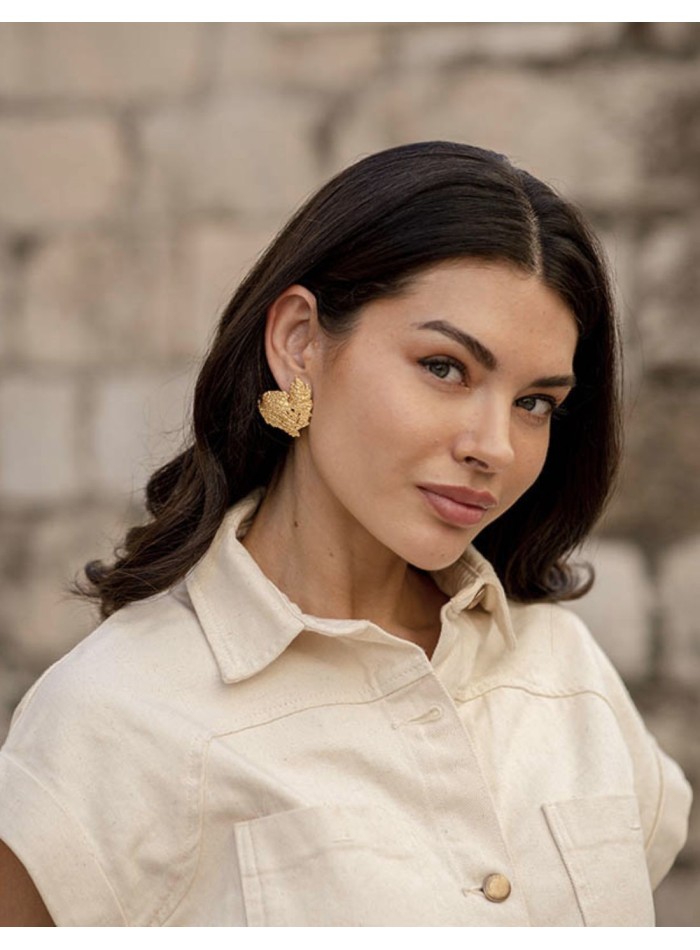 Boucle d'oreilles d'or avec relief