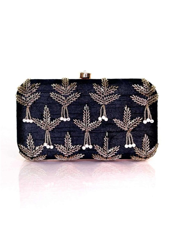 Bolso de fiesta con pedrería y perlitas invitada perfecta