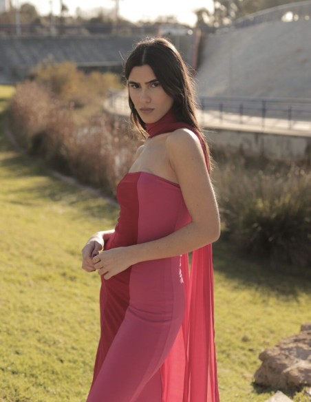 Fular de gasa fina rojo multiposición para look de invitada