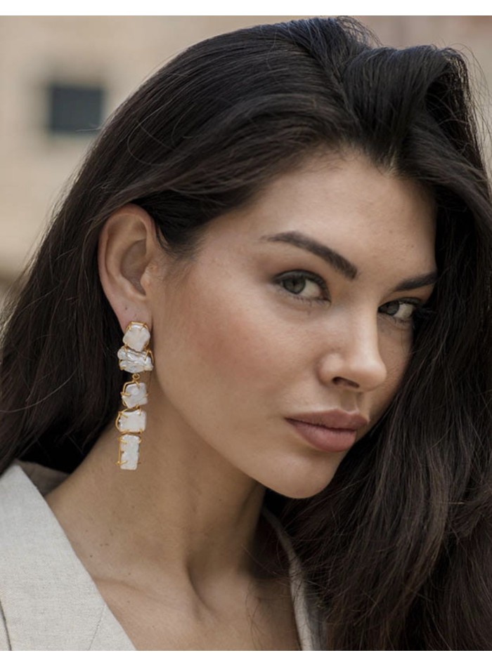 Boucle d'oreilles longue avec des pierres...