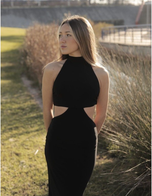 Vestido de fiesta midi cut out con escote halter negro